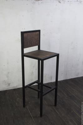 Купити барний стілець у стилі лофт із дерев'яним сидінням та металевим каркасом