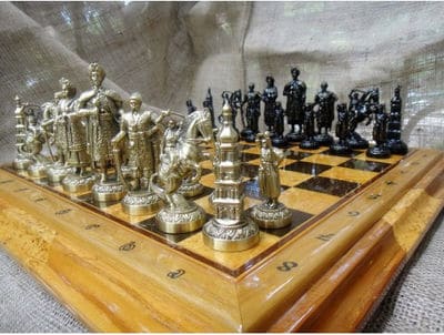 Купити дорогі шахи. Фігурки з бронзи, шахова дошка з натурального дерева