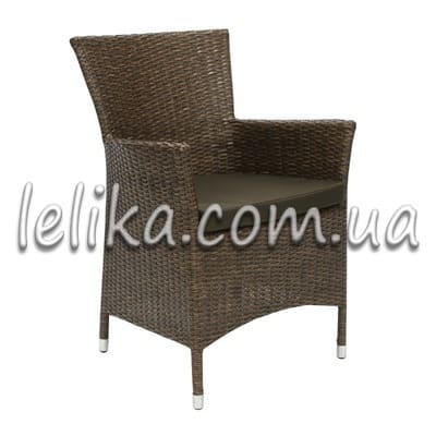 Кресло из ротанга коричневое с подушкой для сидушки