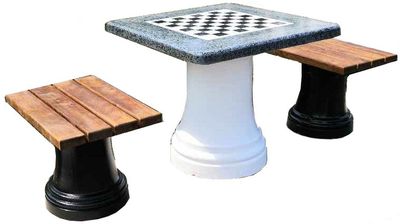 Шахматний стіл із бетону 
