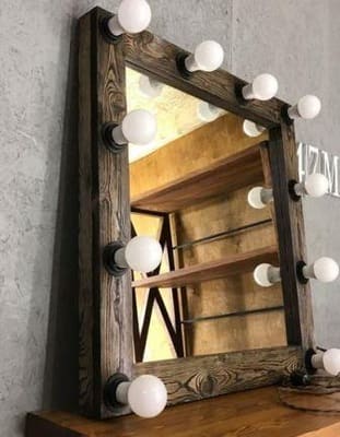 Купить зеркало стильное в деревянной раме