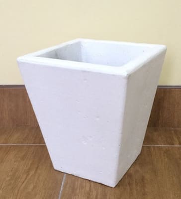 Купити бетонні вази у формі піраміди