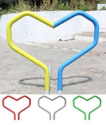 Велопарковка (підставка для велосипедів) у формі серця. Фото 1