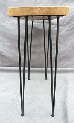 Консоль зі слеба дуба на оригінальних металевих ніжках у стилі лофт