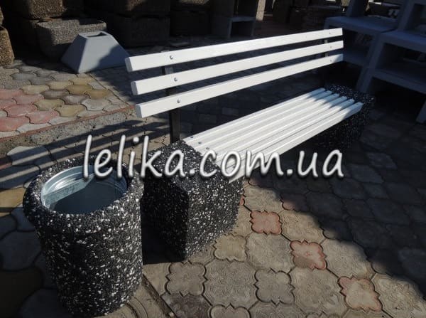 Скамейка со спинкой с боковинами из бетона
