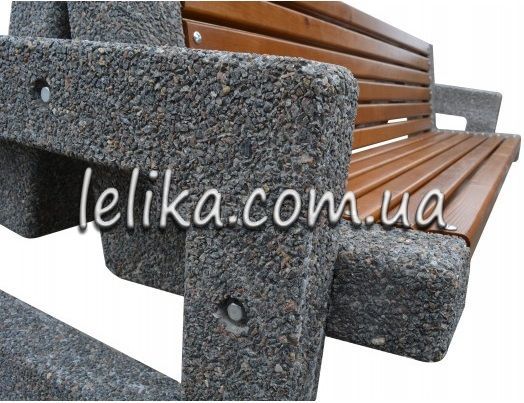 бетонна лавка з деревяним сидінням