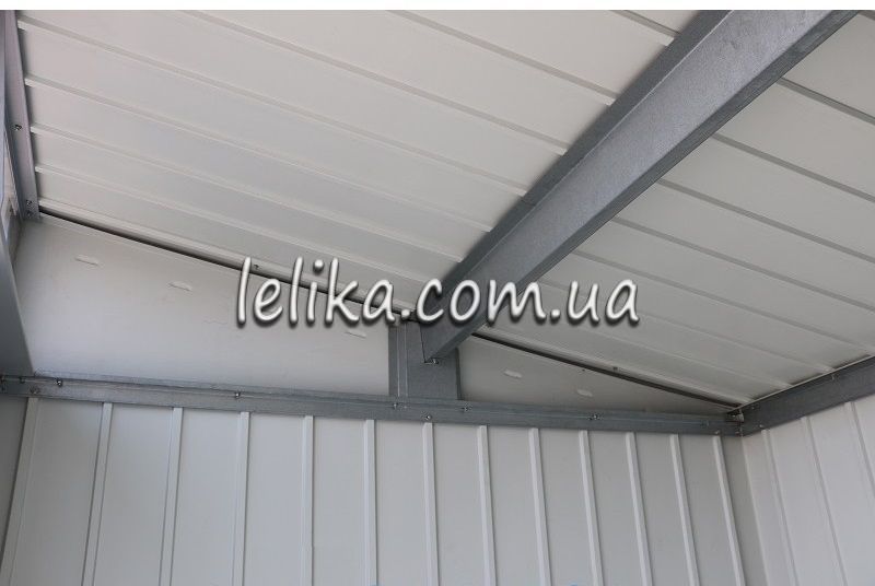 стальні оцинковані балки підтримують дах металевого сараю