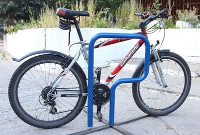 Стильне металеве велопаркування. Фото 1
