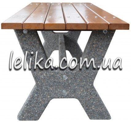 Стіл бетонний з дерев'яною стільницею